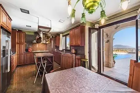 At Inmovyp we have the opportunity to offer you this luxurious and beautiful three-story house WITH ELEVATOR in the town of BURGER. — photo 12