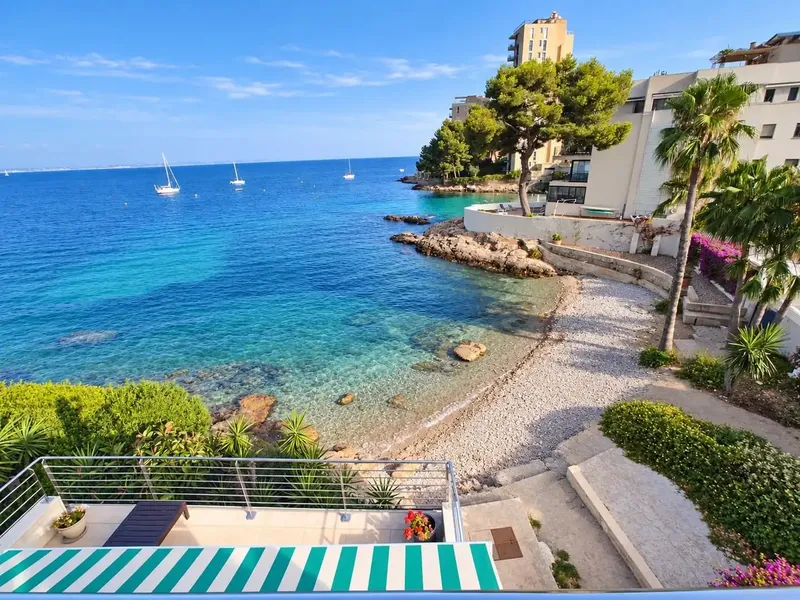 There are homes with sea views and there are homes where the Mediterranean is part of everyday life. — photo 2
