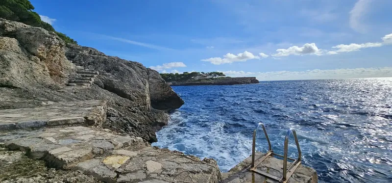 Exceptional first-line villa in Porto Petro with direct access to the sea in an unbeatable location, just a 15-minute walk from — photo 3