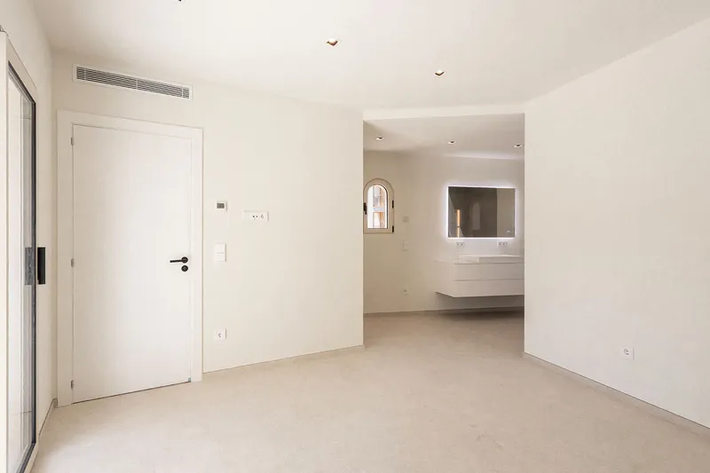 Sunny villa in exclusive residence in a quiet residential area — photo 10
