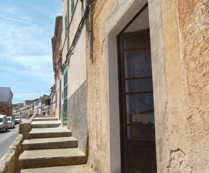 Typical village house with terraces and courtyard in Felanitx — DH 30 CM — photo 1