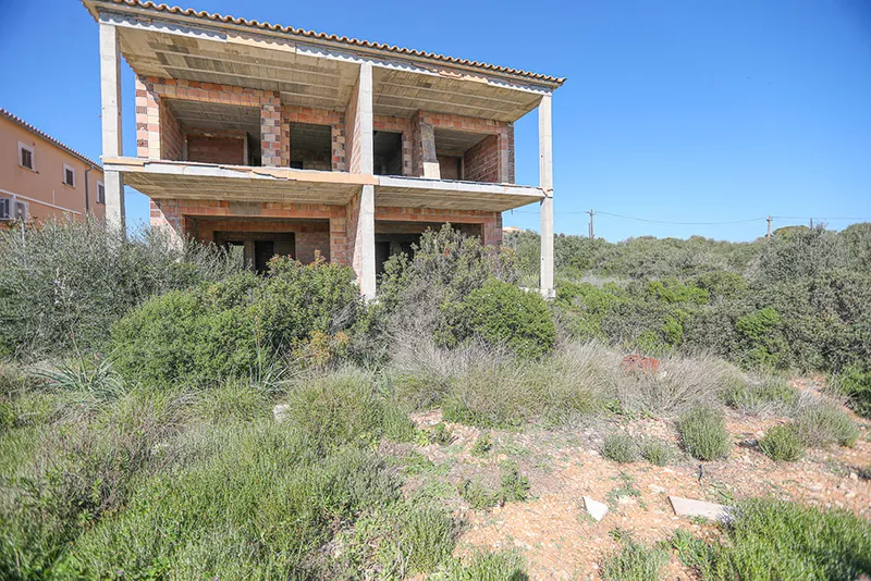 Unfinished villa with sea views in Cala Pi Mas — photo 4