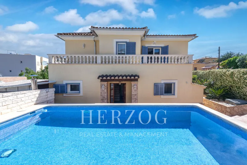 Modern renovated family villa with pool in a quiet location in Paguera — photo 1