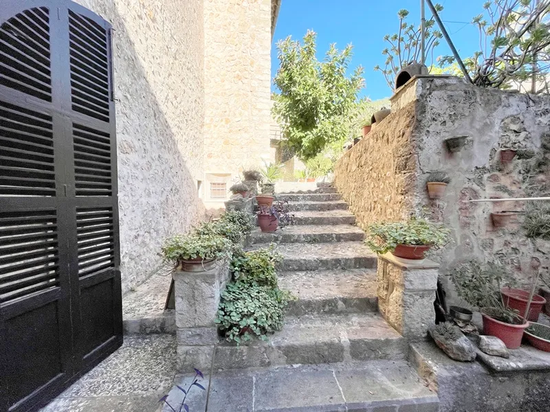 Casal Mallorquín in Fornalutx village, dated from the 18th century with great views — photo 3