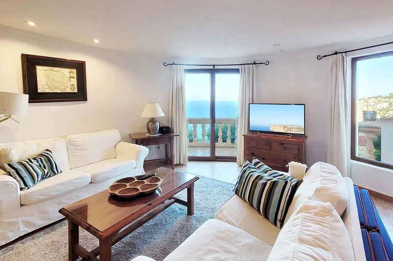 Cala Llamp: 2-bedroom apartment with sea views for rent — photo 2