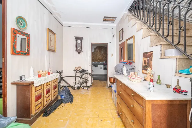 Three-storey village house to renovate in the historic centre of Felanitx — photo 4