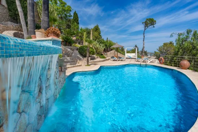 Superb offer: Luxury sea view villa with rental license for sale in Puerto Pollensa, Mallorca — photo 5