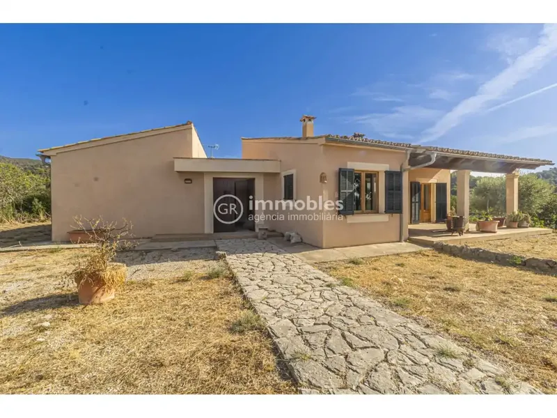 Charming country house on a plot of about 8,670 m2, single storey, preserving the Mallorcan style, located in — photo 4