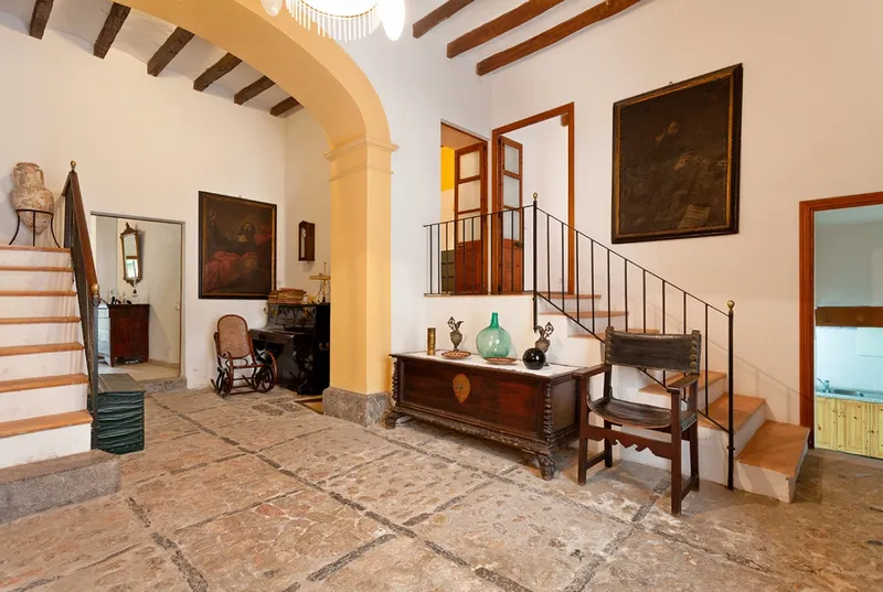 Manor house in the center of Sóller — photo 2