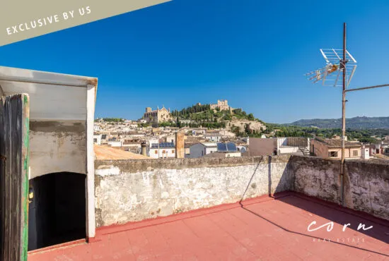 Townhouse for renovation with a view, patio and garage on a 180 m² plot in Artà. — photo 1
