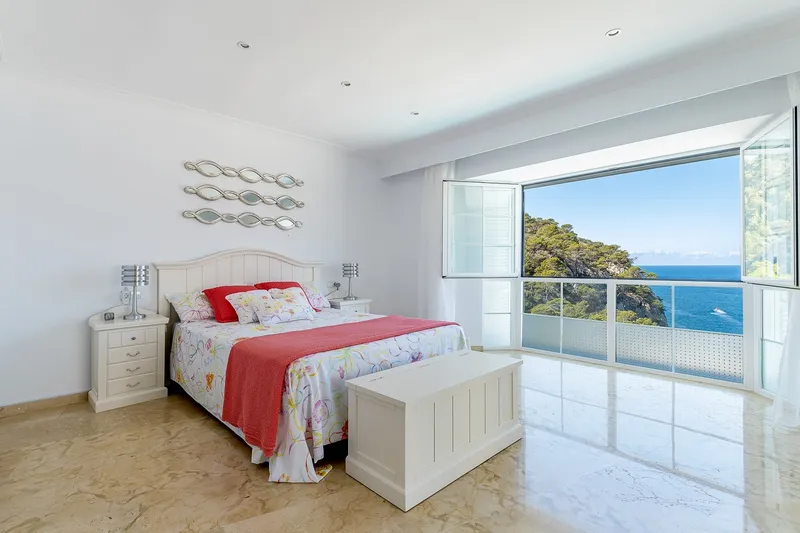Impressive Mediterranean villa for sale in Camp de Mar with fantastic sea views — photo 11
