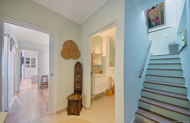 Attractive semi-detached house consists of two separate, individually designed halves sold together — photo 3
