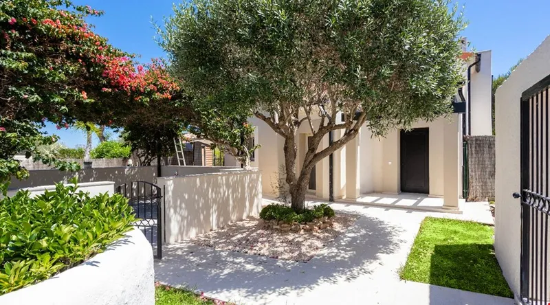 Stylish contemporary villa with private pool and golf course views in Santa Ponsa — photo 3