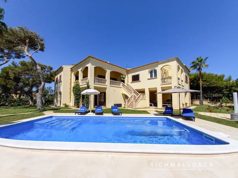 Deluxe villa with rental licence in Playa de Muro — photo 2