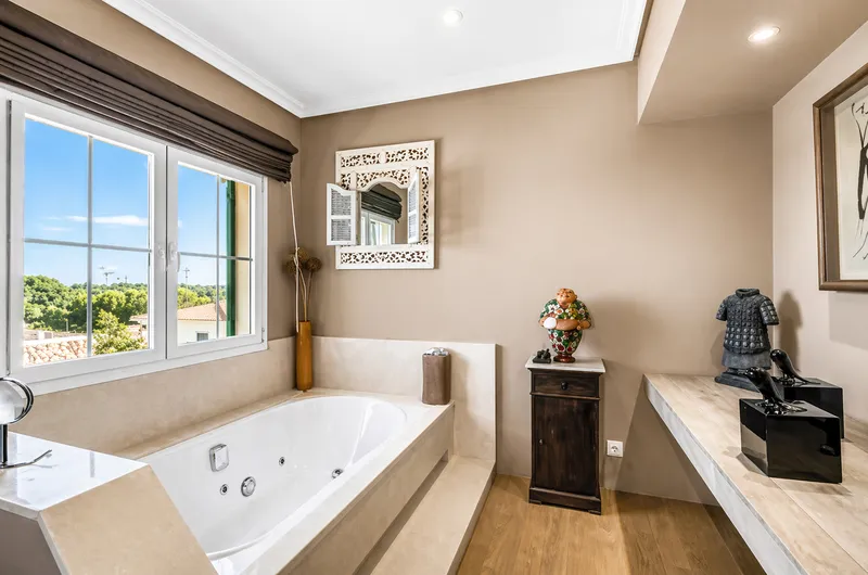 Beautiful villa in elegant style next to the golf club in Cala Vinyas — photo 11