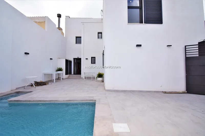 House / Chalet in Colònia de... — photo 1