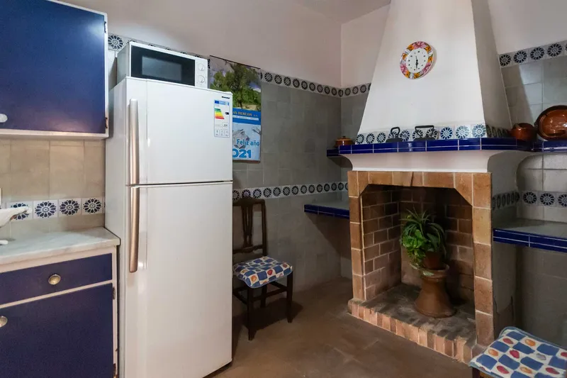 Sineu – Partially Renovated Village House for Expansion — photo 6