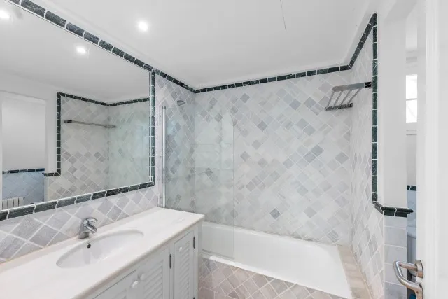 Frontline beach villa with sea views for sale in Cala d'Or, Southeast Mallorca — photo 12