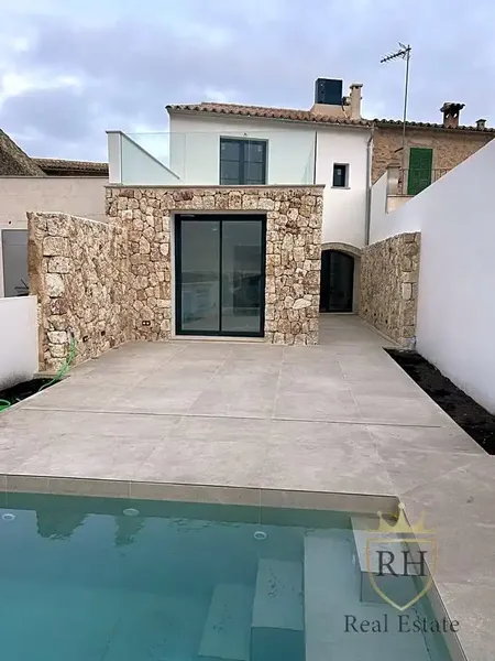 RH Real Estate Mallorca is pleased to present this fantastic and exclusive village house with Mallorcan character and spectacular views — photo 4