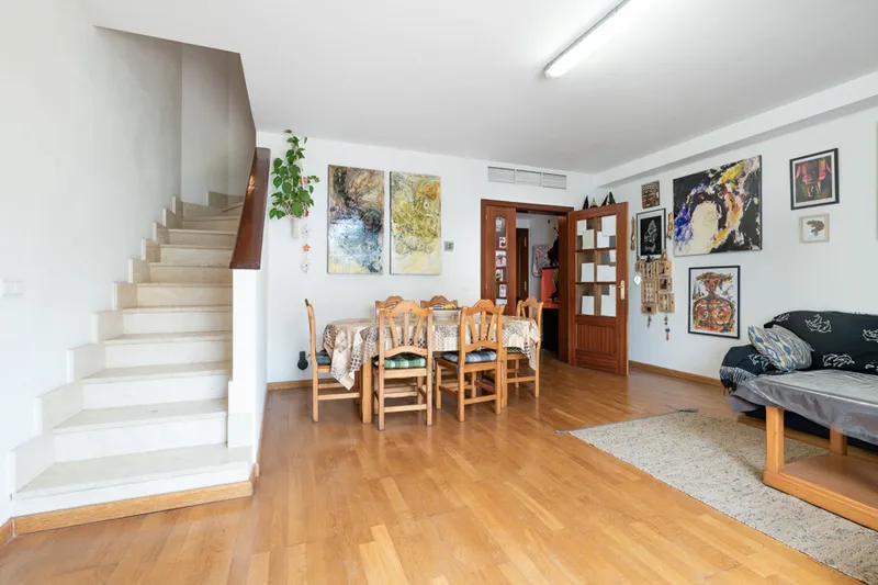 Stunning Townhouse in Molinar with Double Garage and Spacious Patio — photo 7