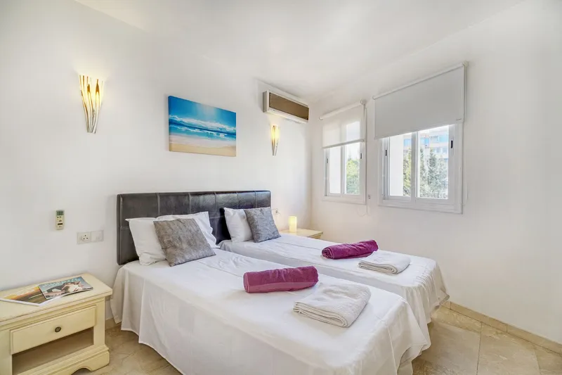Frontline apartment with panoramic sea and marina views — photo 7