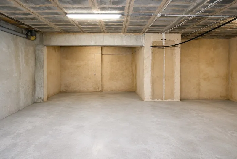 Garage and basement in Manacor — photo 11