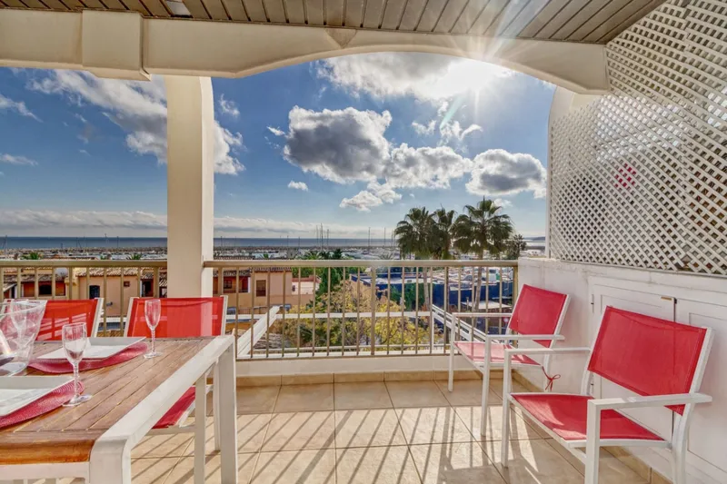 Frontline apartment with panoramic sea and marina views — photo 12