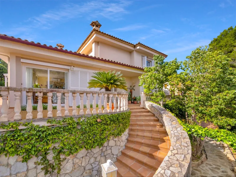 Mediterranean Villa for Sale in Luxury Area of Cas Catala — photo 2