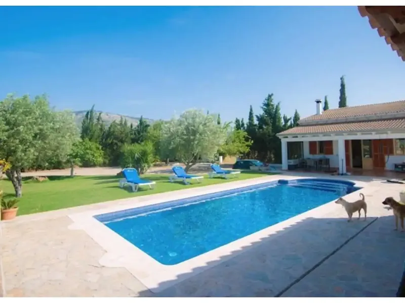 Total area 190 m², plot 17000 m², living area 190 m², 5 double bedrooms, 3 bathrooms, air conditioning (cold) — photo 3