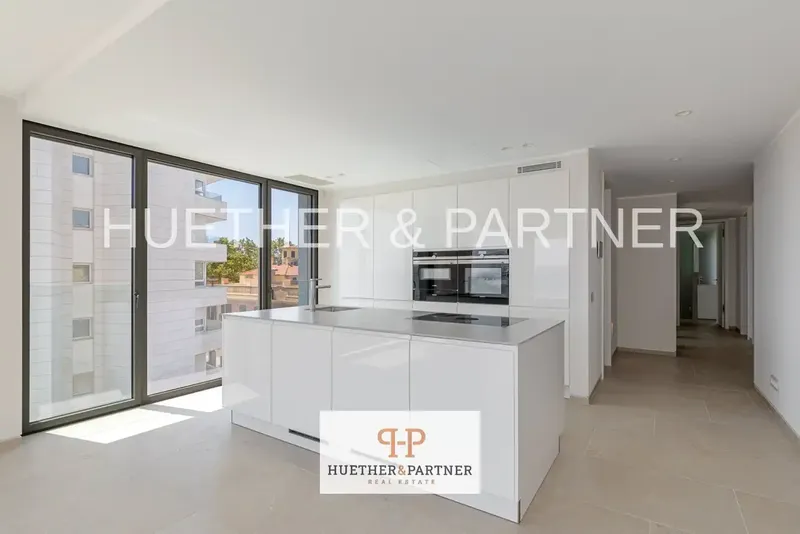 This exclusive newly built apartment is located in a privileged position on the Paseo Marítimo of Palma de Mallorca and impresses — photo 5