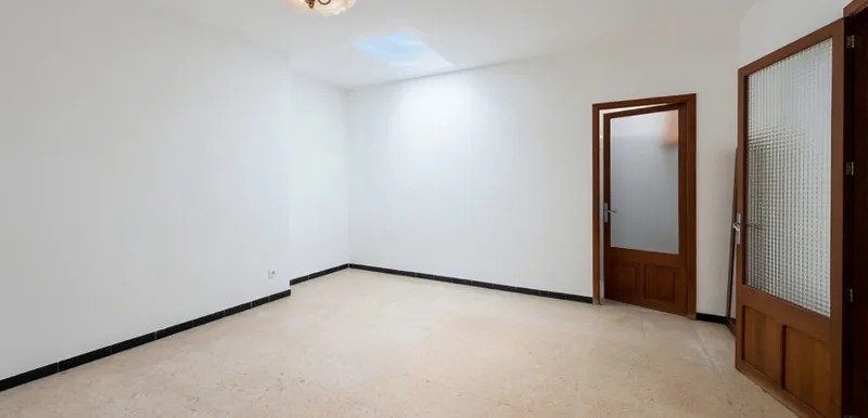 19th-century house to renovate in Ses Salines: 160 m², 2 entrances, terrace — photo 4