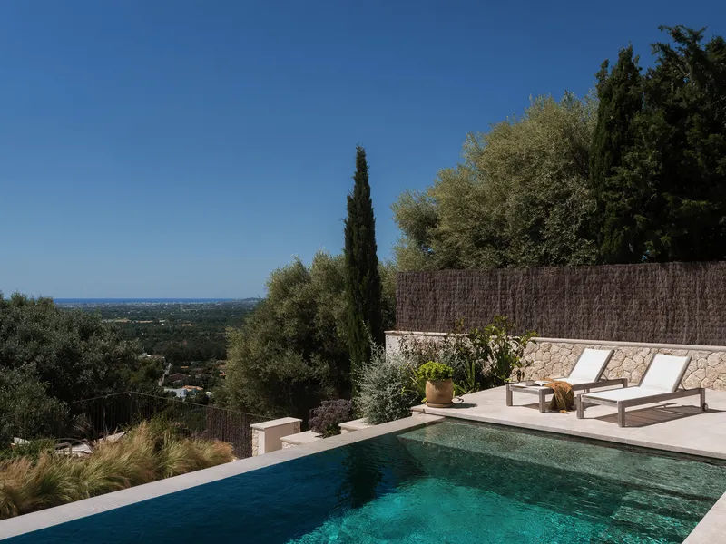 Mediterranean villa with sea and mountain views — photo 3