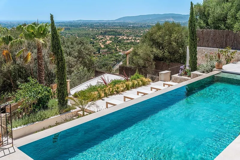 Modern Luxury Retreat with Panoramic Views Over the Bay of Palma and the Tramuntana Mountains — photo 4