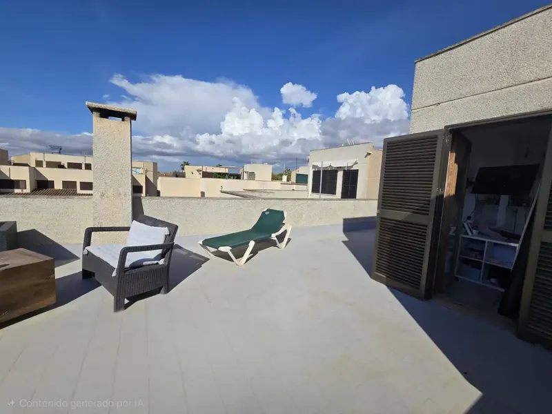 Descubre esta gran casa adosada, haciendo esquina, situada en la tranquila urbanización de Sa Torre. Con una superficie construida de 142 m2 — photo 1