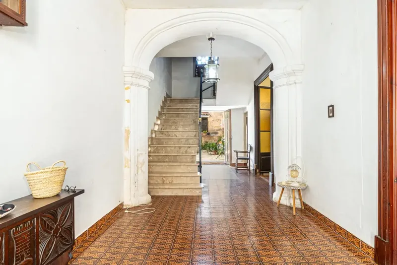 Spacious Majorcan manor house of 591 m² built in the heart of Porreres, a property with great presence, ample spaces — photo 2