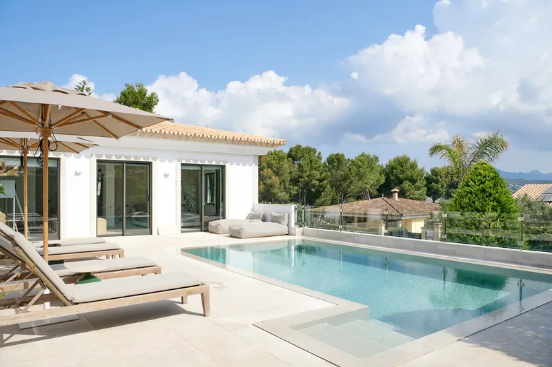 Modern family villa with traditional architecture in a prime location in Santa Ponsa - Marcel Remus Real Estate — photo 4