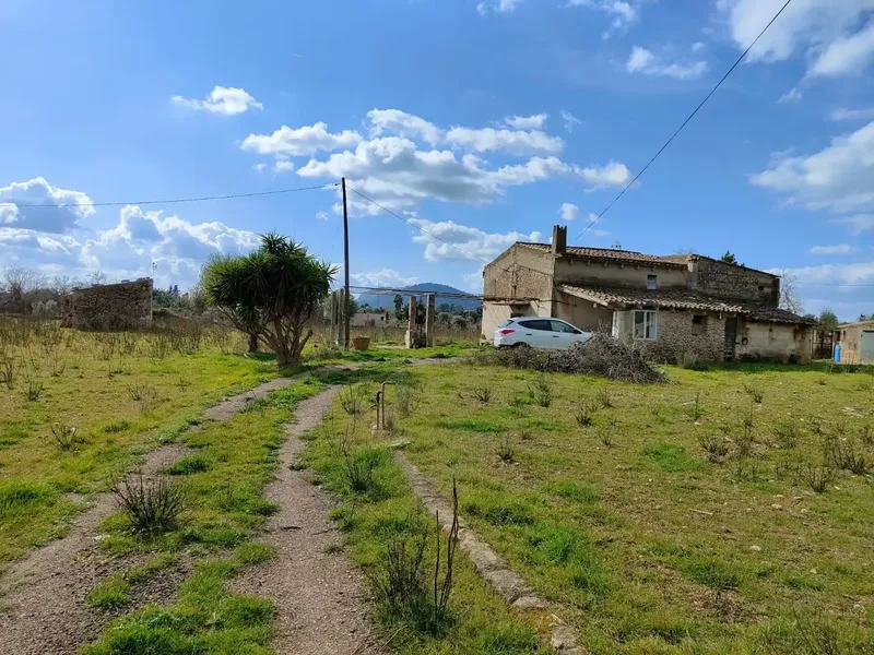 Excellent estate in Búger, to be fully renovated, with a main two-story house with fireplace. Porch with barbecue, a stone house for — photo 3
