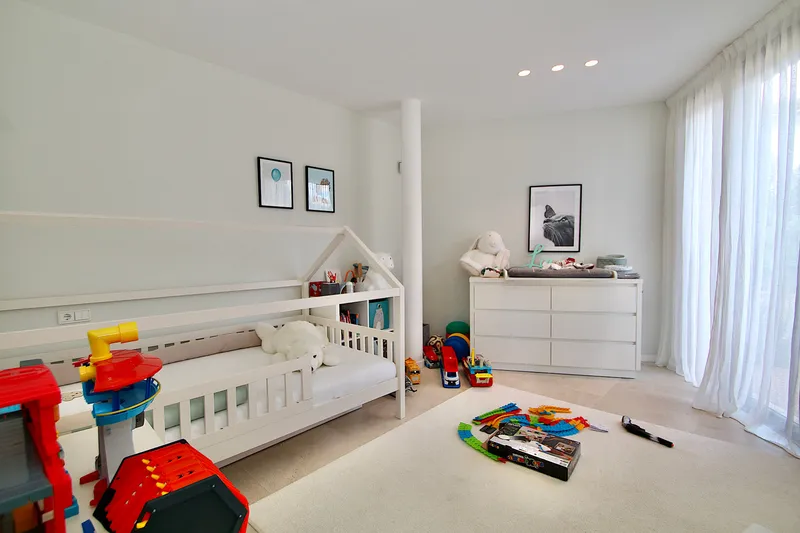 Family-friendly modern villa in Cas Catala with large pool and 5 bedrooms for sale — photo 9