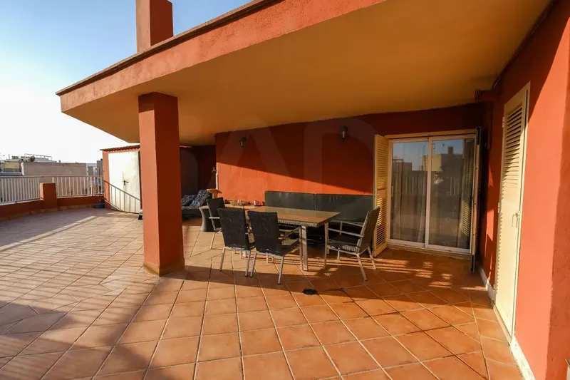 Reformed penthouse with lift and 110 m² terrace, 100 m from the sea (S'Arenal) — photo 5