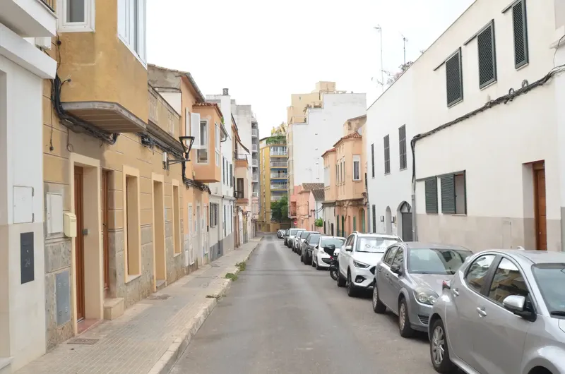 Located in the coveted neighborhood of Son Españolet, this ground floor with free ceiling height represents an excellent opportunity for investors and developers — photo 1