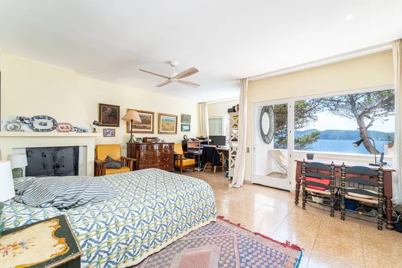 Penthouse with direct access, private garden and great renovation potential — photo 3