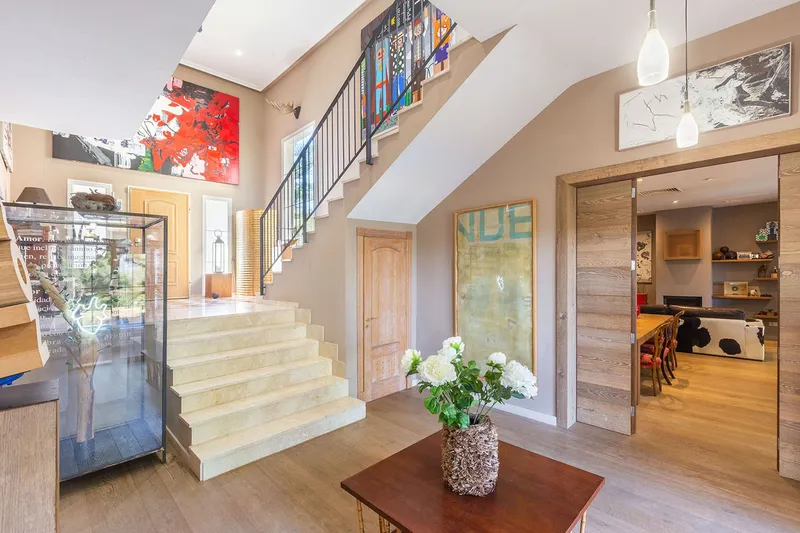 Spacious Mediterranean villa in a quiet residential area near the beach — photo 5