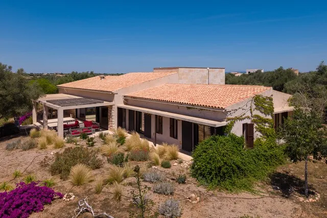 Single story country finca for sale in Ses Salines, Southeast Mallorca — photo 2
