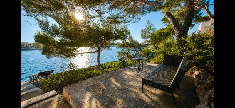 Apartment on the Seafront in Portocolom — photo 1