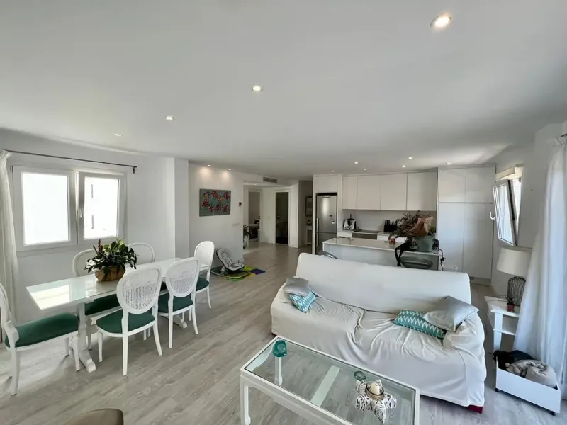Beautiful recently renovated flat on the first line in Can Picafort / Playa de Muro, available for seasonal rental up to max 11. An option — photo 3