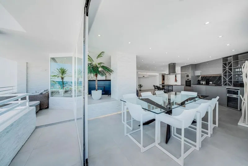 Renovated luxury apartment in 1st sea line with fantastic panoramic sea view — photo 10