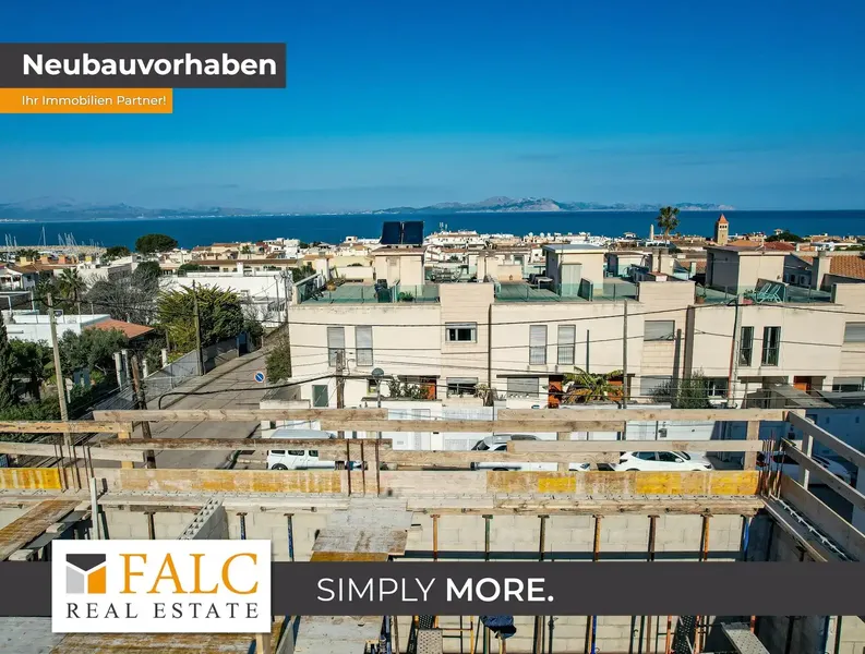 This modern terraced house is located in the quiet residential area of Colònia de Sant Pere and offers plenty of space for your family — photo 1