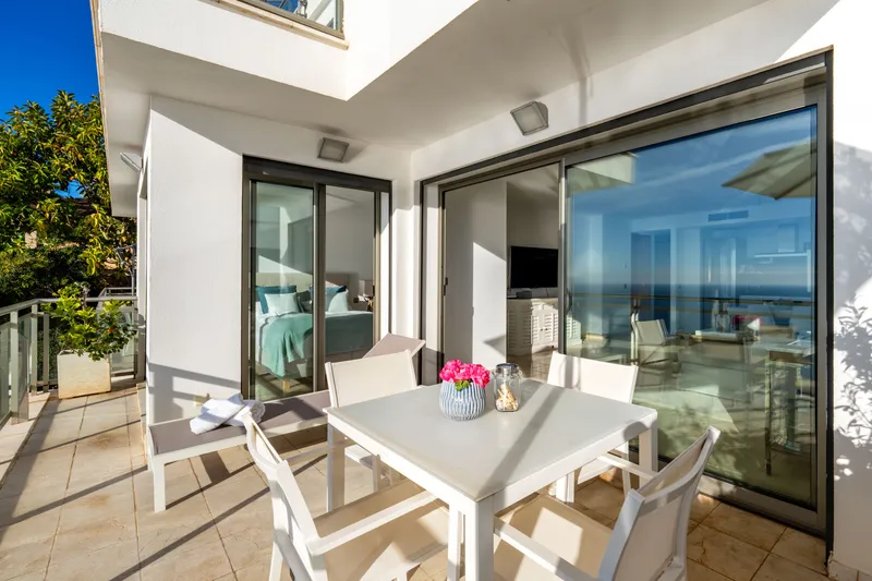 Exclusive apartment on the first sea line — photo 4