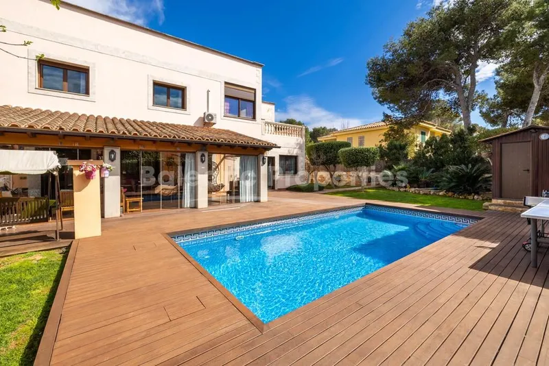 Family home with private garden and pool for sale in Port Adriano, Mallorca — photo 2