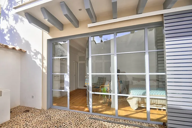 Townhouse in Portocolom Old Town with patio, lift and roof terrace — photo 2